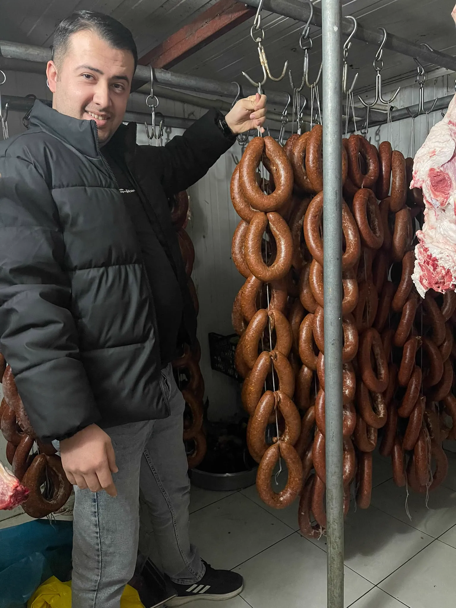 Hazırlanan sucuklarla Karaçay Besicilik üreticisi